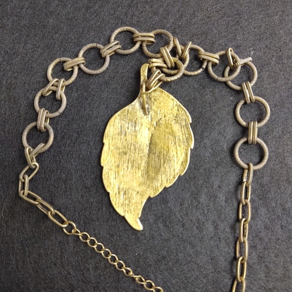 Leaf necklace - Picture 3 of 3
